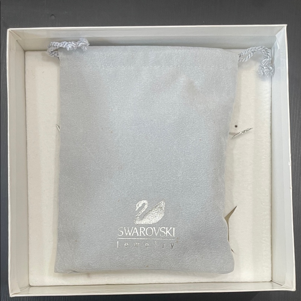 Swarovski crystal and pearl tiara - Picture 2 of 9